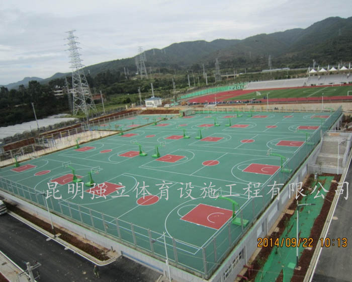 晉寧一中 17 塊硅 PU 塑膠球場